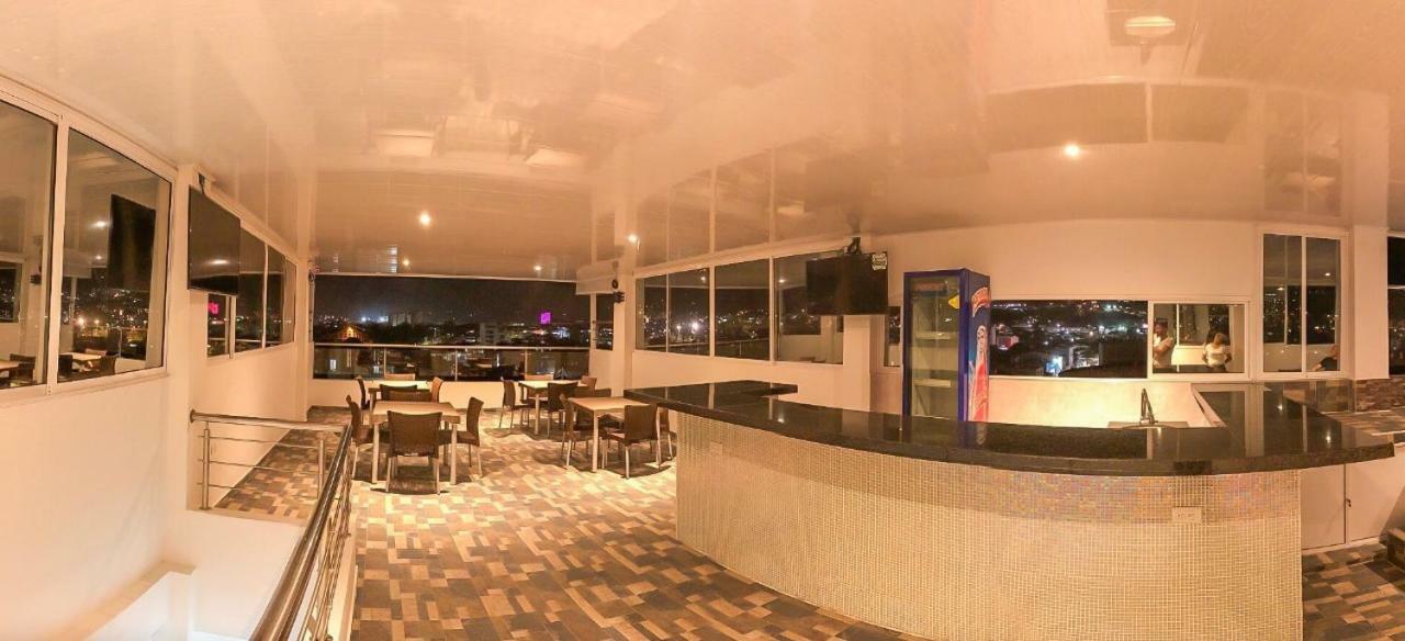 Hotel Giron Plaza Eksteriør bilde